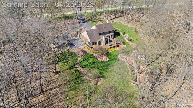 1631 Mystic Hills Drive, Milford, MI 48380