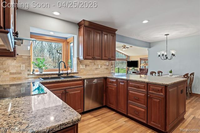 1631 Mystic Hills Drive, Milford, MI 48380