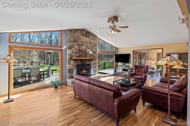 1631 Mystic Hills Drive, Milford, MI 48380