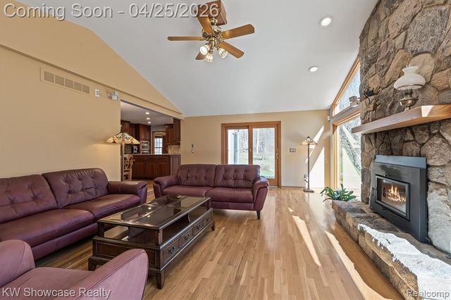 1631 Mystic Hills Drive, Milford, MI 48380