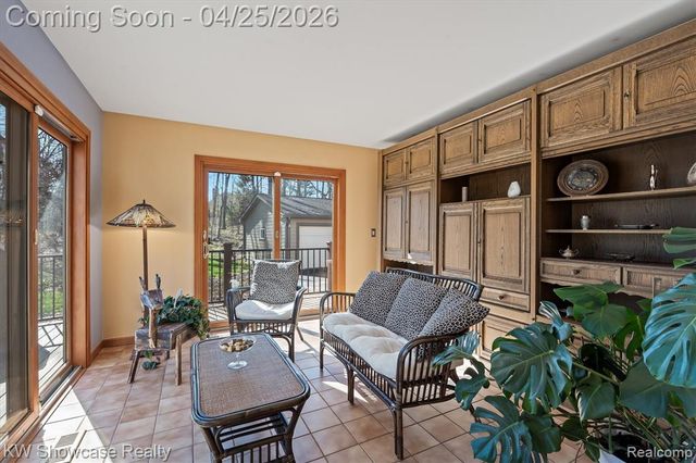 1631 Mystic Hills Drive, Milford, MI 48380