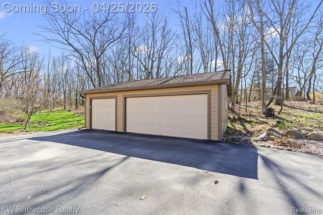 1631 Mystic Hills Drive, Milford, MI 48380
