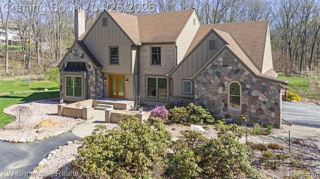 1631 Mystic Hills Drive, Milford, MI 48380