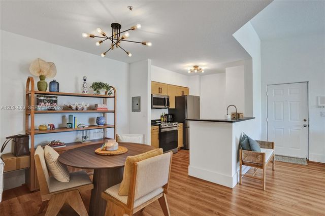6841 SW 44th Street 305, Miami, FL 33155