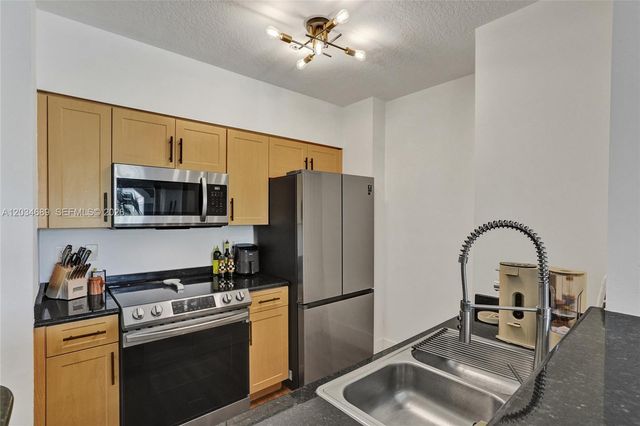6841 SW 44th Street 305, Miami, FL 33155