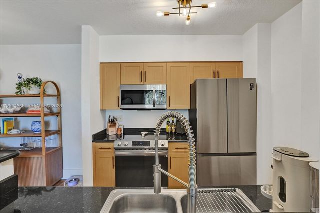 6841 SW 44th Street 305, Miami, FL 33155