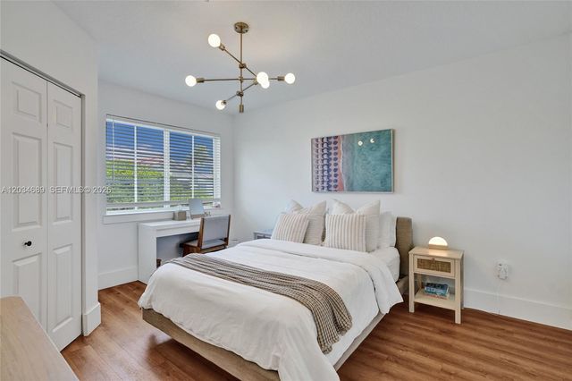 6841 SW 44th Street 305, Miami, FL 33155