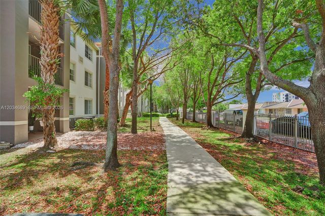 6841 SW 44th Street 305, Miami, FL 33155