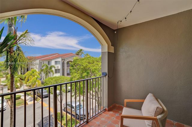 6841 SW 44th Street 305, Miami, FL 33155