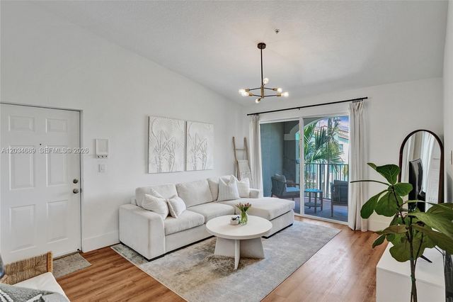 6841 SW 44th Street 305, Miami, FL 33155