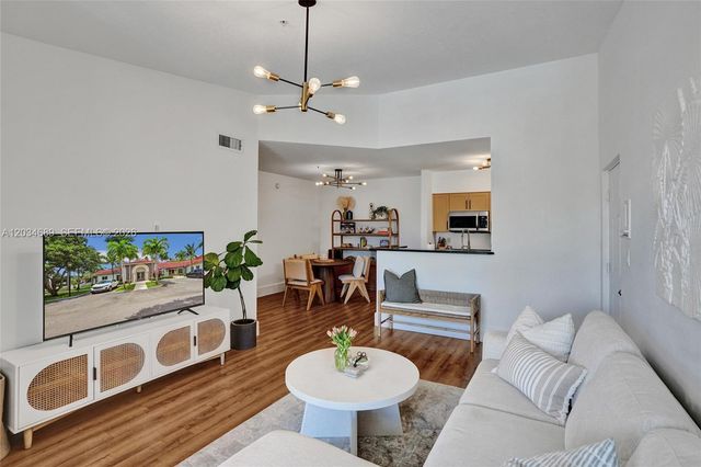 6841 SW 44th Street 305, Miami, FL 33155