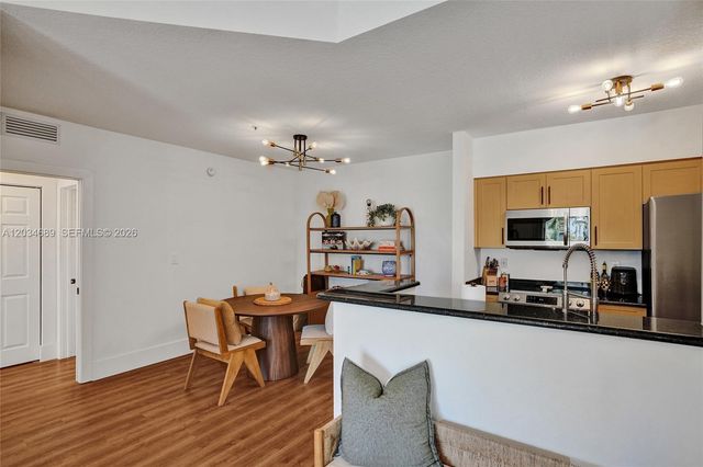 6841 SW 44th Street 305, Miami, FL 33155