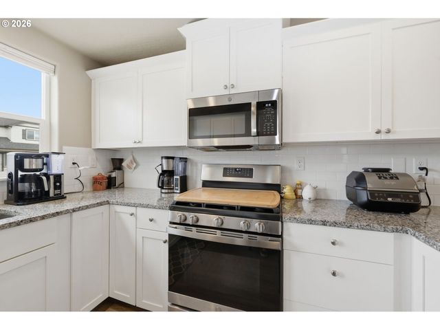 1371 TIRION Ave, Eugene, OR 97404