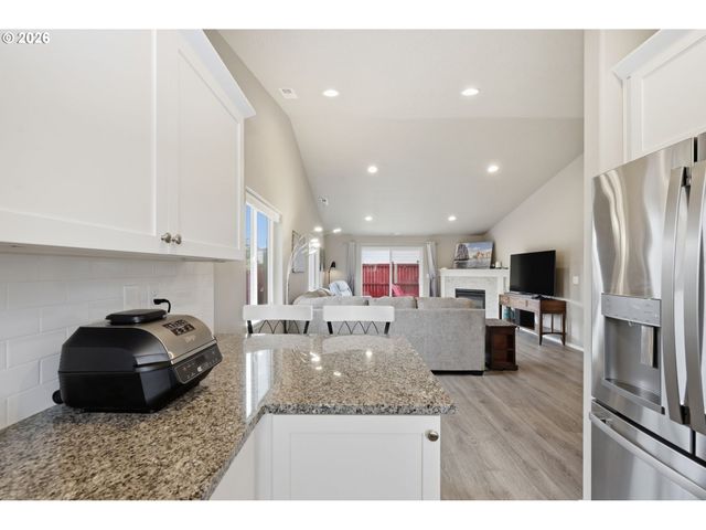 1371 TIRION Ave, Eugene, OR 97404