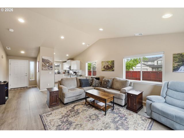 1371 TIRION Ave, Eugene, OR 97404
