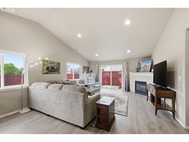 1371 TIRION Ave, Eugene, OR 97404