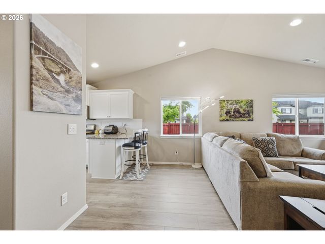 1371 TIRION Ave, Eugene, OR 97404