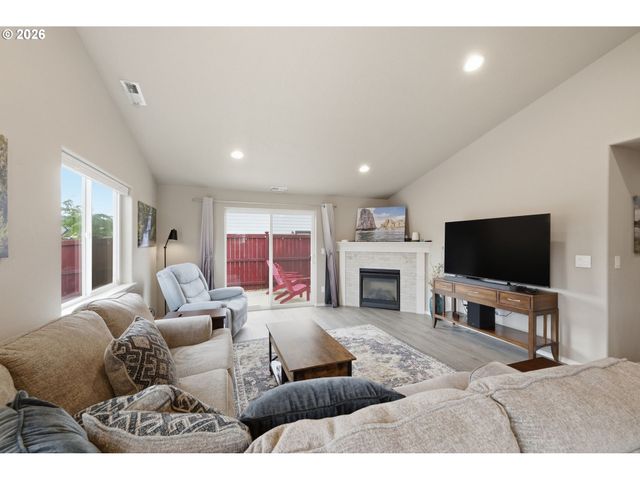 1371 TIRION Ave, Eugene, OR 97404