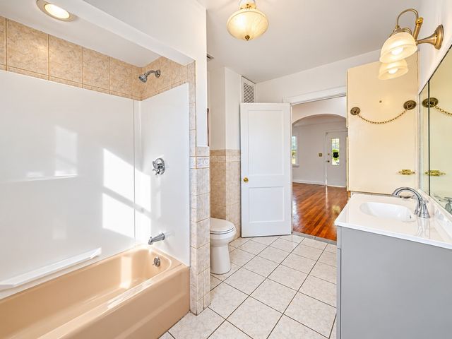 44 Essex St, Revere, MA 02151