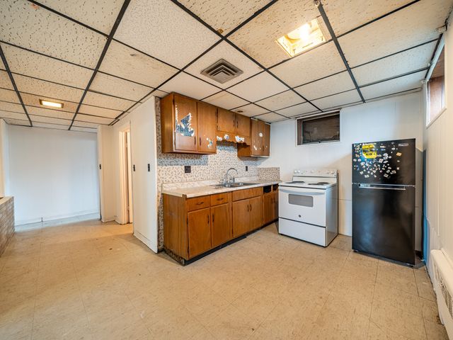 44 Essex St, Revere, MA 02151