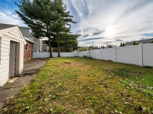 44 Essex St, Revere, MA 02151