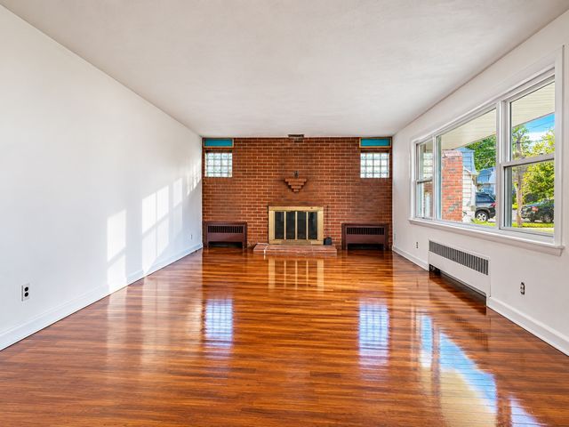 44 Essex St, Revere, MA 02151