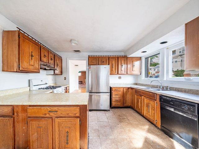 44 Essex St, Revere, MA 02151