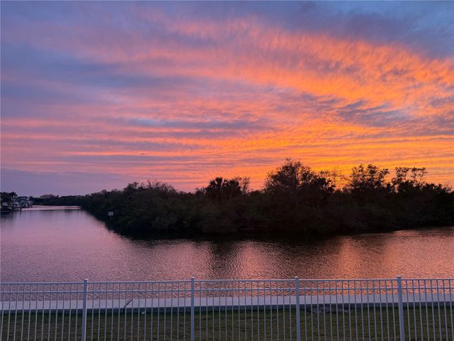 1088 SIGNET DRIVE, Apollo Beach, FL 33572