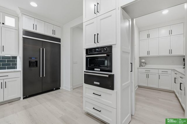 21068 Valley Circle, Elkhorn, NE 68022