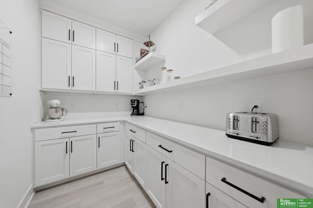 21068 Valley Circle, Elkhorn, NE 68022
