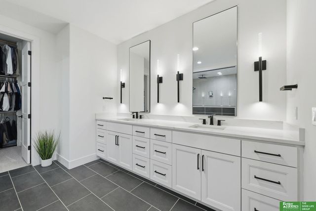 21068 Valley Circle, Elkhorn, NE 68022