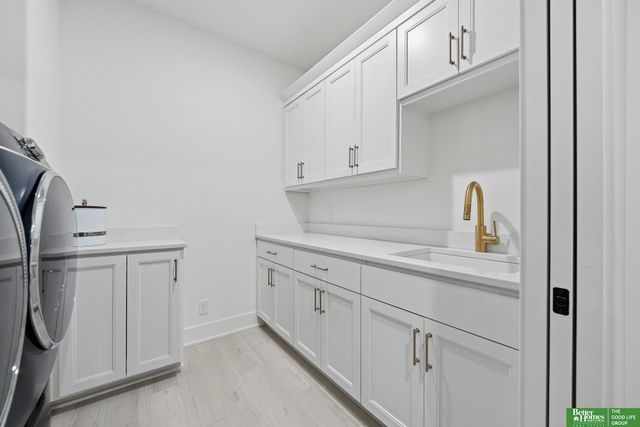 21068 Valley Circle, Elkhorn, NE 68022