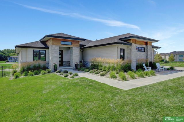 21068 Valley Circle, Elkhorn, NE 68022
