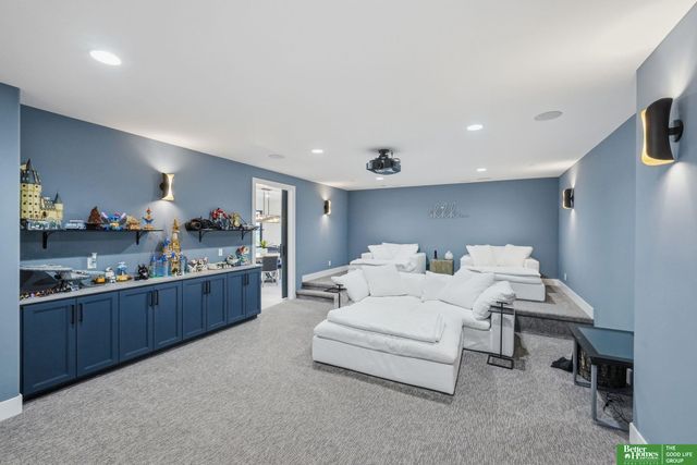 21068 Valley Circle, Elkhorn, NE 68022