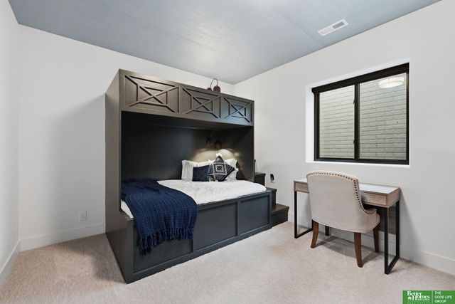 21068 Valley Circle, Elkhorn, NE 68022