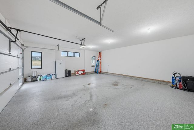 21068 Valley Circle, Elkhorn, NE 68022