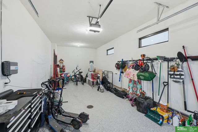 21068 Valley Circle, Elkhorn, NE 68022