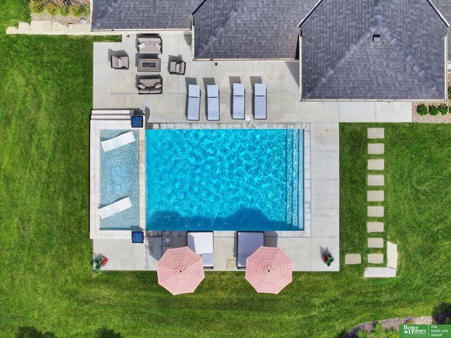 21068 Valley Circle, Elkhorn, NE 68022