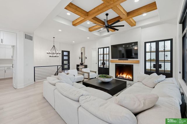 21068 Valley Circle, Elkhorn, NE 68022