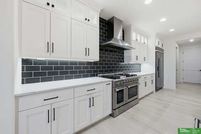 21068 Valley Circle, Elkhorn, NE 68022
