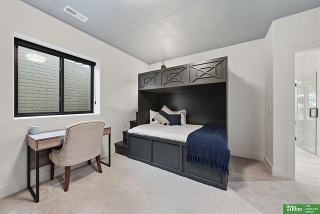 21068 Valley Circle, Elkhorn, NE 68022