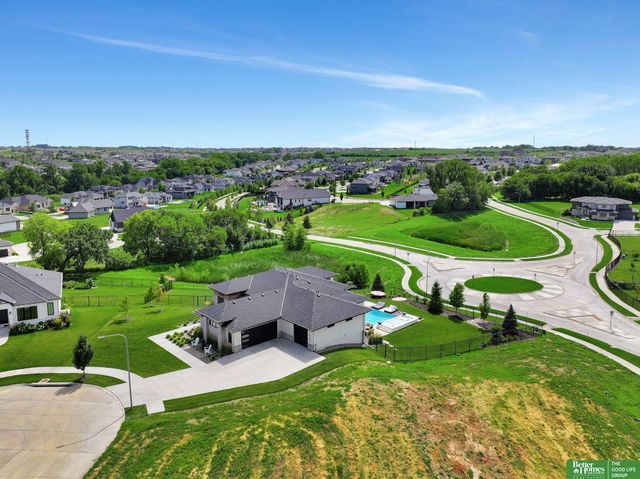 21068 Valley Circle, Elkhorn, NE 68022