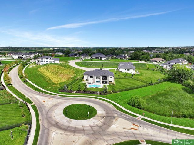 21068 Valley Circle, Elkhorn, NE 68022