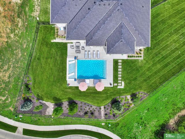 21068 Valley Circle, Elkhorn, NE 68022