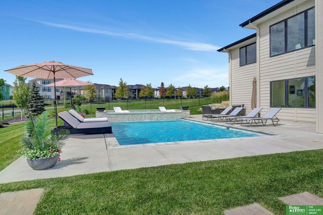 21068 Valley Circle, Elkhorn, NE 68022