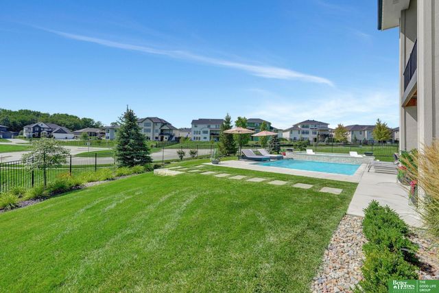 21068 Valley Circle, Elkhorn, NE 68022