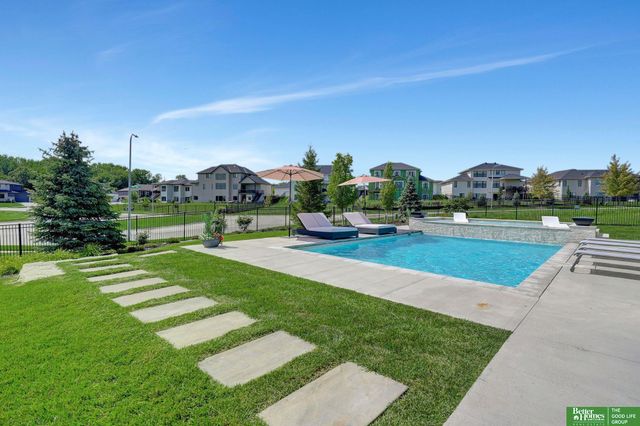 21068 Valley Circle, Elkhorn, NE 68022