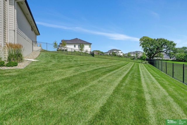 21068 Valley Circle, Elkhorn, NE 68022