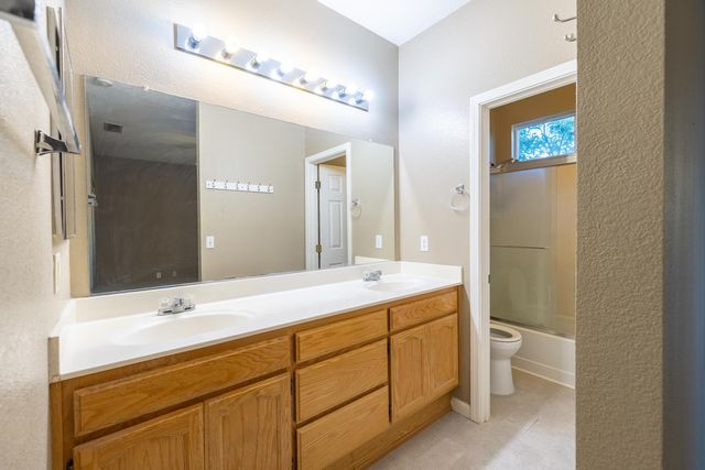 9233 Surlingham Ct, Sacramento, CA 95829