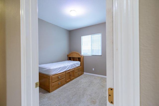 9233 Surlingham Ct, Sacramento, CA 95829